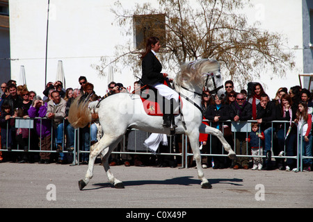 Rider eseguendo minorchina dressage Foto Stock