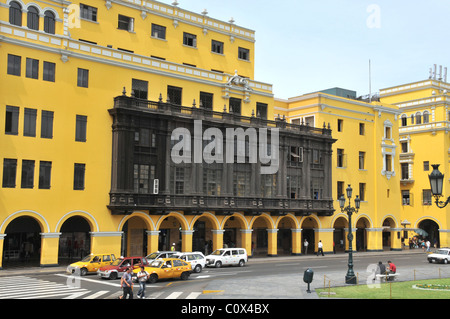 Gli edifici coloniali Plaza Mayor Lima Peru Foto Stock