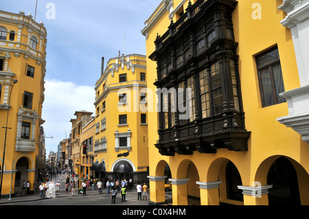 Gli edifici coloniali Plaza Mayor Lima Peru Foto Stock