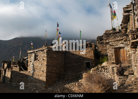 Case di pietra nel tradizionale villaggio tibetano di Ghyaru nel Mustang Annapurna regione del Nepal Foto Stock