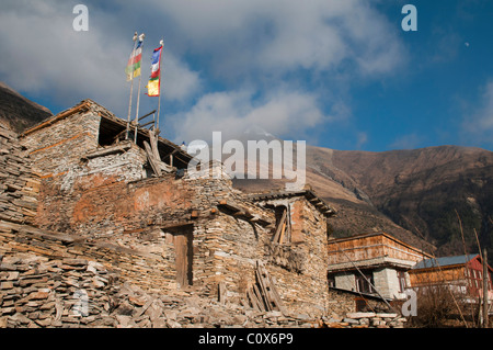 Case di pietra nel tradizionale villaggio tibetano di Ghyaru nel Mustang Annapurna regione del Nepal Foto Stock