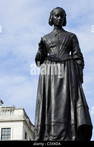 Florence Nightingale statua in bronzo nel centro di Londra Inghilterra Foto Stock