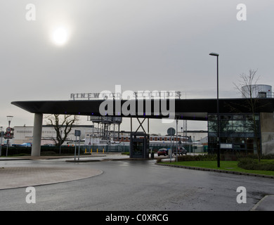 Cancello di ingresso Pinewood Studios, Iver Heath, Buckinghamshire, Inghilterra, Regno Unito Foto Stock