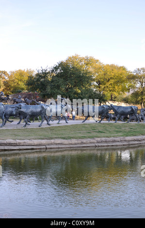 Il Cattle Drive Sculpture ensemble da Robert estati a Pioneer Plaza dal Dallas Convention Center, Texas, Stati Uniti d'America Foto Stock