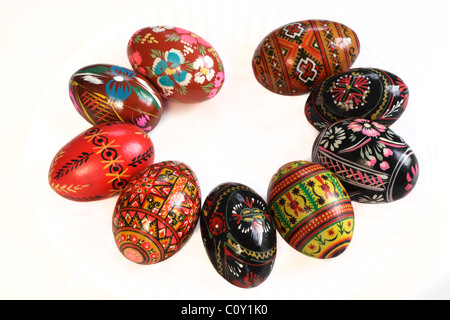 Ucraino Uova di Pasqua decorate, isolato su bianco Foto Stock