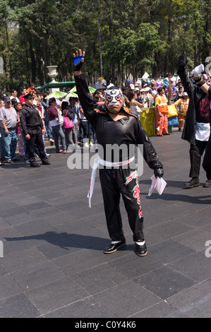 Luchador messicano (wrestler) durante la sfilata di un corteo in città del Messico Foto Stock