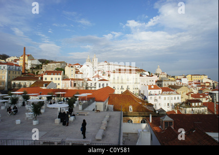 Vista di Alfama a Lisbona, Portogallo Foto Stock