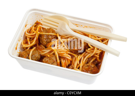 Da asporto gli spaghetti con le polpette in un contenitore monouso isolati  su sfondo bianco Foto stock - Alamy