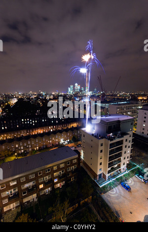 Fuochi d'artificio vicino a Canary Wharf London Foto Stock