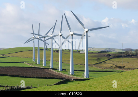 La generazione di energia eolica in 35m di altezza al mozzo e un diametro del rotore di 37m su Royd Moor Foto Stock