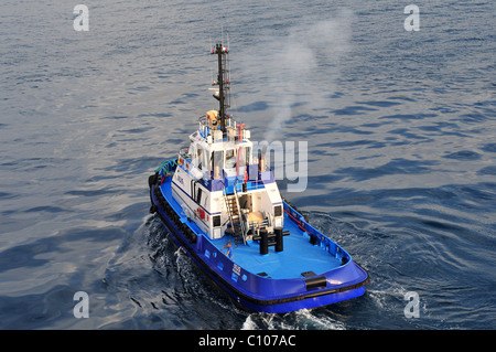 Rimorchiatore Ixus nel porto di Kusadasi, Turchia Foto Stock