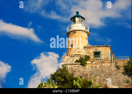 Casa di luce sulla sommità della cittadella vecchia [ Παλαιό Φρούριο ] città di Corfù, Grecia ISOLE IONIE Foto Stock
