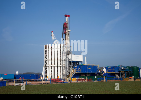 Carosello di fracking a gas naturale di scisto. Cuadrilla Resources sito di perforazione per esplorazione di gas di scisto a Grange Hill, Poulton le Fylde, Blackpool, Regno Unito Foto Stock