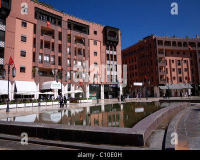 Moderno quartiere dello shopping lungo Avenue Mohammed V nella parte nuova di Marrakech marocco Foto Stock