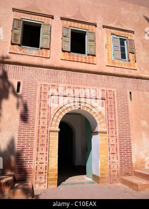 Facciata del XIX secolo padiglione presso i Giardini Menara Marrakech marocco Foto Stock