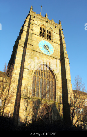 Cattedrale di Bradford Yorkshire o chiesa cattedrale di San Pietro di orologio e Torre Campanaria Foto Stock