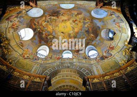 Dome, soffitto del grand hall della Biblioteca Nazionale Austriaca, Josefsplatz square, Vienna, Austria, Europa Foto Stock