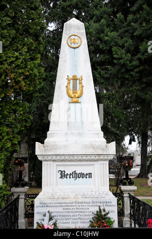 Monumento di pietra di Ludwig van Beethoven 1770-1827, il cimitero centrale di Vienna, Austria, Europa Foto Stock