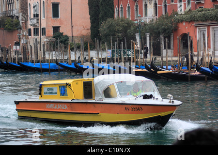 Ambulanza - Venezia - Emergenza ambulanza barca al Canal Grande a Venezia Foto Stock