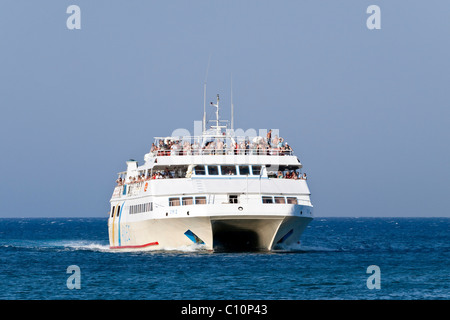 Barca per gite fuori Rhodes, isole Dodecanesi, Grecia, Europa Foto Stock