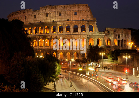 Colosseo, Via dei Fori Imperiali di Roma, Lazio, l'Italia, Europa Foto Stock