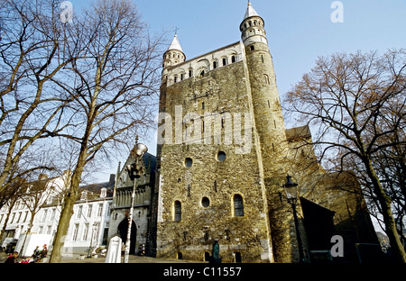 Basilica di stile romanico, la Chiesa di Nostra Signora, Onze-Lieve-Vrouwebasiliek, Westwerk, Maastricht, Limburgo, Paesi Bassi, Europa Foto Stock