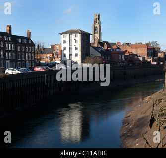 Boston, Lincolnshire. Nella foto è San Botolphs chiesa dal fiume Witham nel centro di Boston. Foto di Fabio De Paola Foto Stock