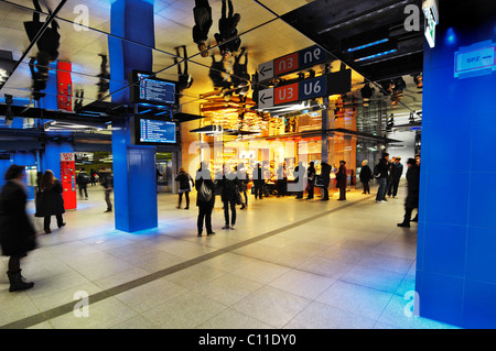 La stazione della metropolitana, il Muenchner Freiheit, Schwabing Monaco di Baviera, Germania, Europa Foto Stock
