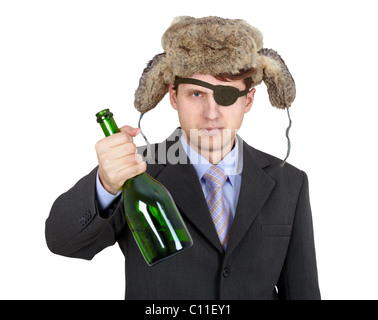 Il russo business man in hat earflaps, offre la possibilità di bere alcol Foto Stock