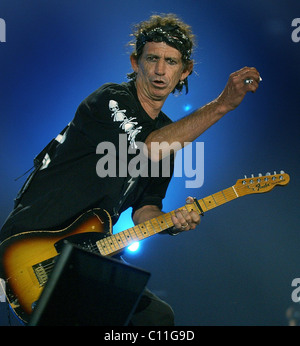 I Rolling Stones in concerto a Glasgow 2003- Keith Richards Foto Stock