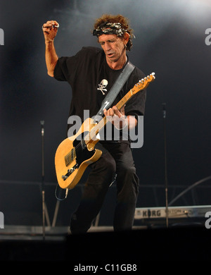 I Rolling Stones in concerto a Glasgow 2003- Keith Richards Foto Stock