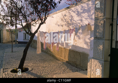 Piazza del villaggio, Tavira, Silves, Algarve, Portogallo, Europa Foto Stock