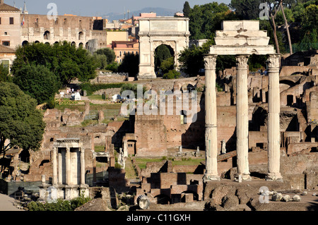 Tempio di Vesta, Arco di Tito e il Tempio di Castore e Polluce, Forum Romanum, Foro Romano, Roma, Lazio, l'Italia, EuropeEurope Foto Stock