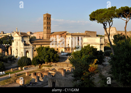 Il campanile, la Basilica di Santa Francesca Romana, Forum Romanum, Foro Romano, Roma, Lazio, l'Italia, EuropeEurope Foto Stock