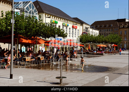 Kleiner Markt square, Saarlouis, Saarland, Germania, Europa Foto Stock