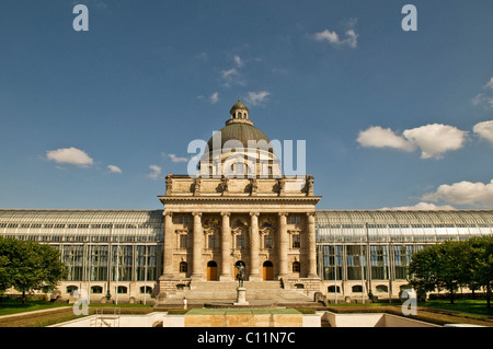 Bayerische Staatskanzlei bavarese, Cancelleria dello Stato, vista sul parco di Hofgarten, Monaco di Baviera, Germania, Europa Foto Stock