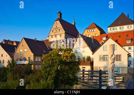 Townscape con il municipio, Besigheim, Neckartal, Baden-Wuerttemberg, Germania, Europa Foto Stock