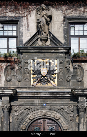 Il municipio in stile rinascimentale con ingresso, stemma della città di Quedlinburg, Harz, Sassonia-Anhalt, Germania, Europa Foto Stock