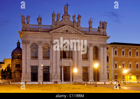 Facciata della Basilica la Basilica di San Giovanni in Laterano, Roma, Lazio, l'Italia, Europa Foto Stock
