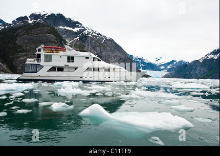 Alaska. Crociera sul ghiaccio del ghiacciaio LeConte nella baia di LeConte, nel sud-est dell'Alaska. (Sig.ra) Foto Stock