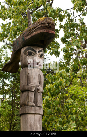 L'Alaska. Tlingit totem presso Kiksetti Totem Park, Wrangell, Alaska sudorientale. Foto Stock