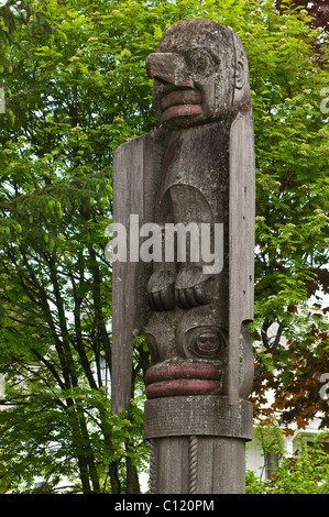 L'Alaska. Tlingit totem presso Kiksetti Totem Park, Wrangell, Alaska sudorientale. Foto Stock