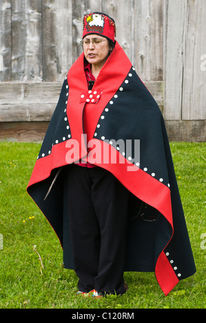 L'Alaska. Tlingit native esecutori al Chief scuote Casa tribali, Tlingit Historic Site, Wrangell, Alaska sudorientale. Foto Stock