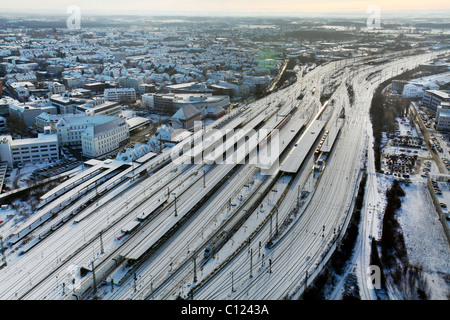 Fotografia aerea, coperto di neve e piste, inverno, Hamm Stazione Centrale, la zona della Ruhr, Renania settentrionale-Vestfalia, Germania, Europa Foto Stock