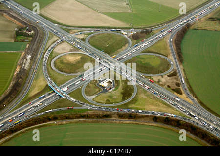 Foto aerea, Kamen cross, svincolo A1-A2, Kamen, zona della Ruhr, Renania settentrionale-Vestfalia, Germania, Europa Foto Stock