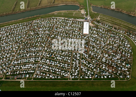 Vista aerea, grande massa camping, Grav-Insel isola, Reno, Wesel, Niederrhein regione Renania settentrionale-Vestfalia Foto Stock