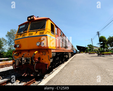 Il treno alla stazione di Pattaya, Thailandia, Asia Foto Stock