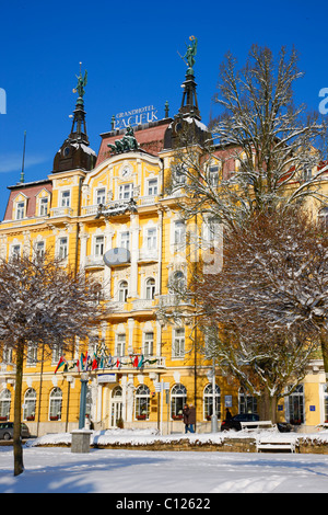 Hotel facciata, wintery, Marianske Lazne Repubblica Ceca, Europa Foto Stock