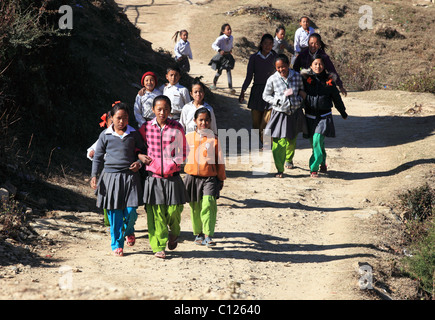 Scuola nepalese kids in Nepal Himalaya Foto Stock