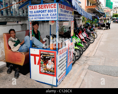 I conducenti di taxi in attesa di clienti, Thailandia, Asia Foto Stock